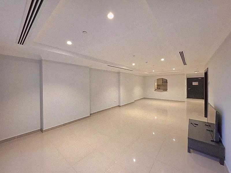 SMART INVESTMENT SPACIOUS 1 BEDROOM IN  PORTO ARABIA - Photo 5