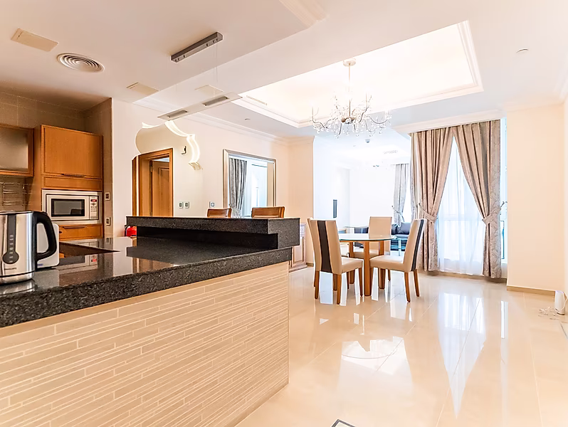 BILLS IN! 2 BEDROOM HIGH FLOOR SEA VEW | VB - Photo 1