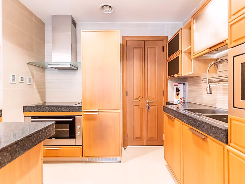BILLS IN! 2 BEDROOM HIGH FLOOR SEA VEW | VB - Photo 10