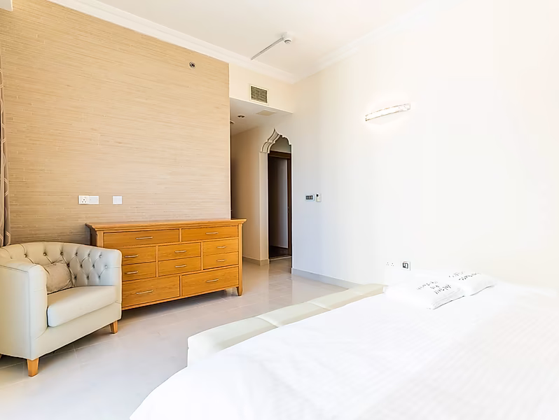 BILLS IN! 2 BEDROOM HIGH FLOOR SEA VEW | VB - Photo 12