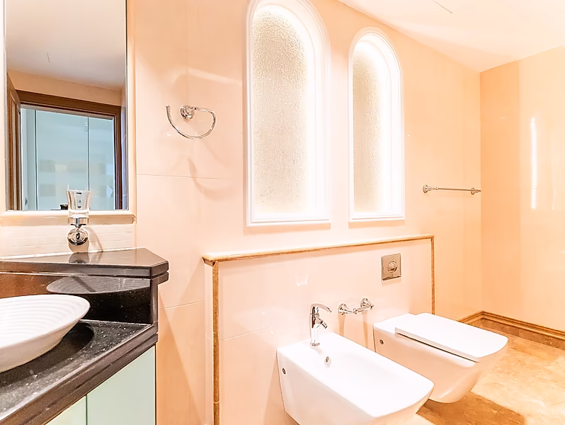 BILLS IN! 2 BEDROOM HIGH FLOOR SEA VEW | VB - Photo 13