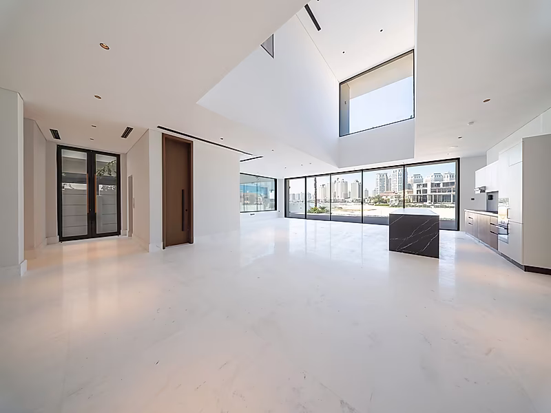 Iconic Ultra-Luxury Beachfront Villa of Unmatched Prestige - Photo 2