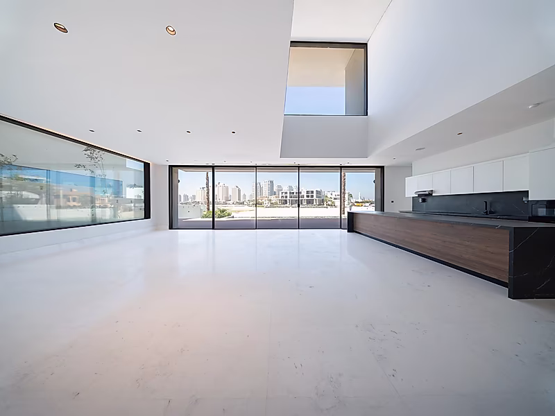 Iconic Ultra-Luxury Beachfront Villa of Unmatched Prestige - Photo 1
