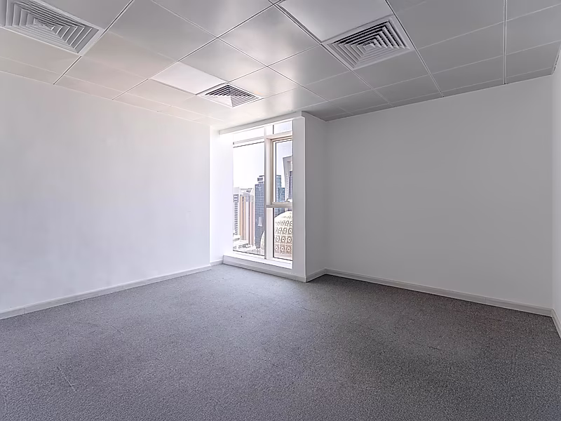 Premium 200 SQM Fully Fitted Office – Sea & City Views – West Bay - Photo 8