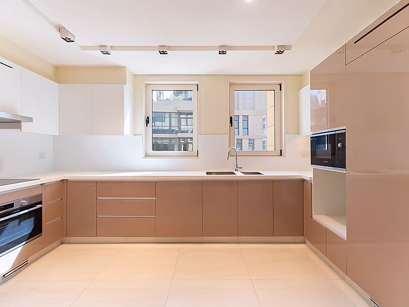 Step Into Island Luxury – 3BR+Maid Apartment, Pay 10% & Move In Now! - Photo 8