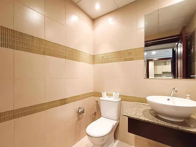 SPACIOUS AND BRIGHT 1-BEDROOM WITH TITLE DEED | PORTO - Photo 9