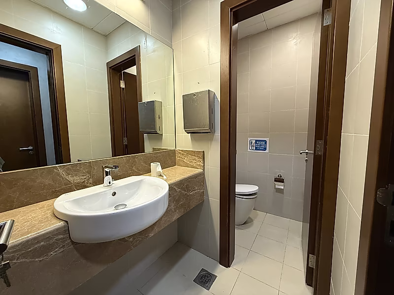 F/Fitted Premium Office 215Sqm Lusail Marina - Photo 8