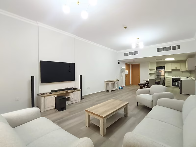 PRIME AND REFINED 3 BEDROOM APARTMENT | READY TO MOVE | FOX HILLS - Photo 2