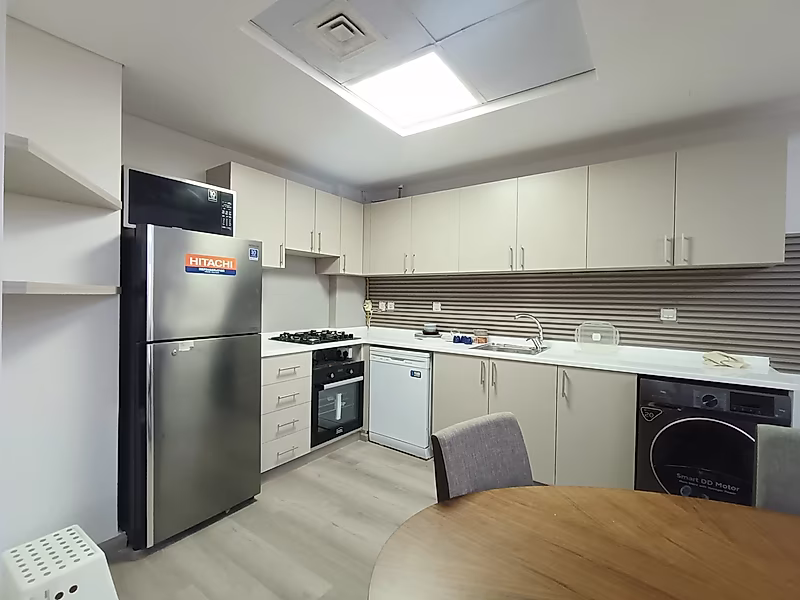 PRIME AND REFINED 3 BEDROOM APARTMENT | READY TO MOVE | FOX HILLS - Photo 5