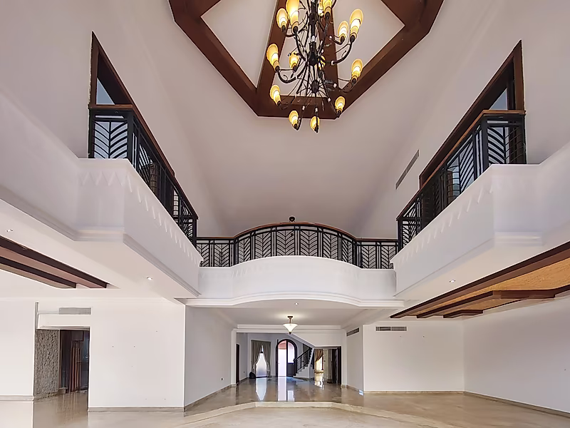 5BR+MAID COMPOUND VILLA | WEST BAY LAGOON - Photo 2