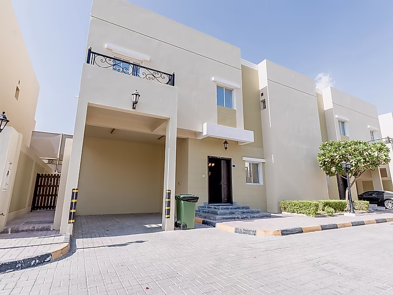 SPACIOUS 5BR UNFURNISHED COMPOUND VILLA - Photo 2