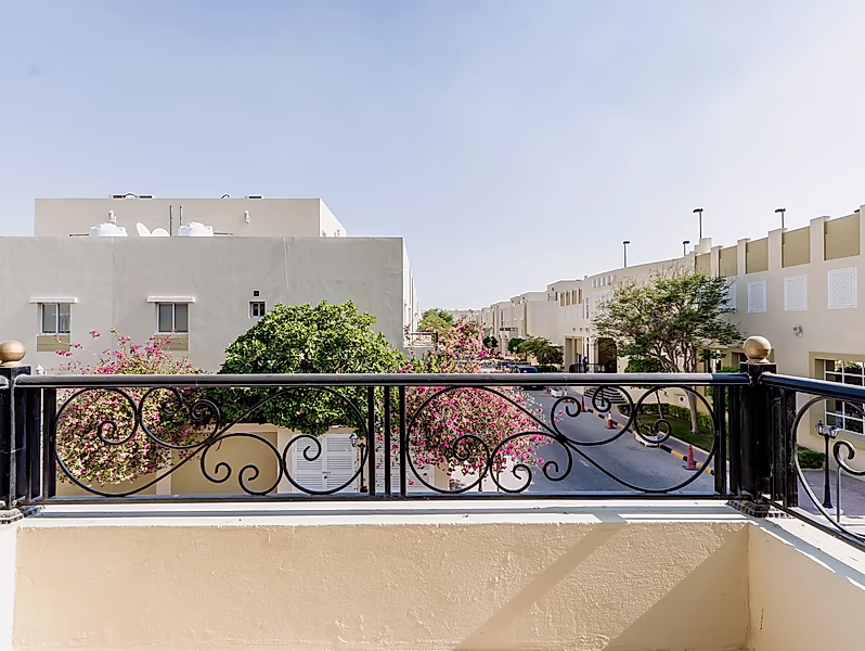 SPACIOUS 5BR UNFURNISHED COMPOUND VILLA - Photo 3