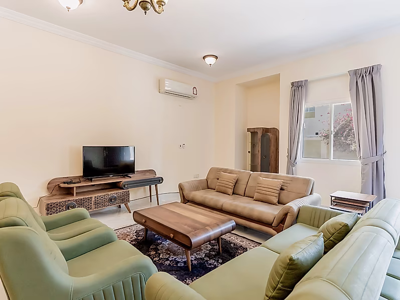 SPACIOUS 5BR UNFURNISHED COMPOUND VILLA - Photo 1