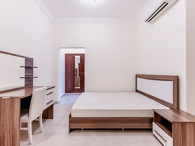 SPACIOUS 5BR UNFURNISHED COMPOUND VILLA - Photo 11