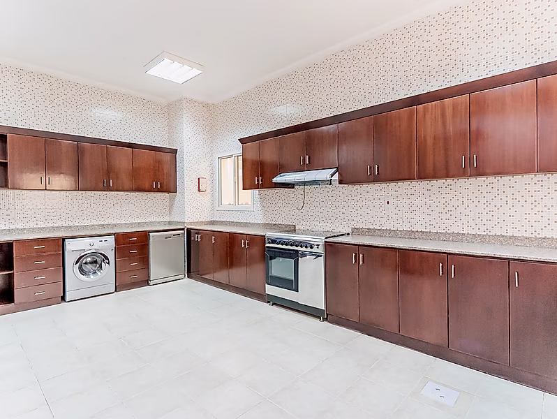 SPACIOUS 5BR UNFURNISHED COMPOUND VILLA - Photo 13