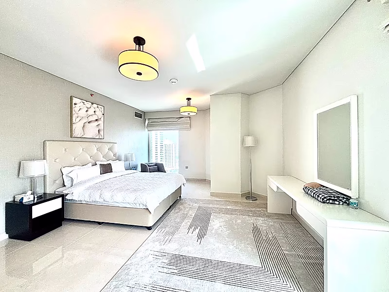 ELEGANT 3 BEDROOM APARTMENT | SPACIOUS LAYOUT | LUSAIL MARINA - Photo 2