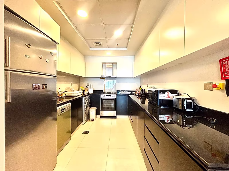 ELEGANT 3 BEDROOM APARTMENT | SPACIOUS LAYOUT | LUSAIL MARINA - Photo 14