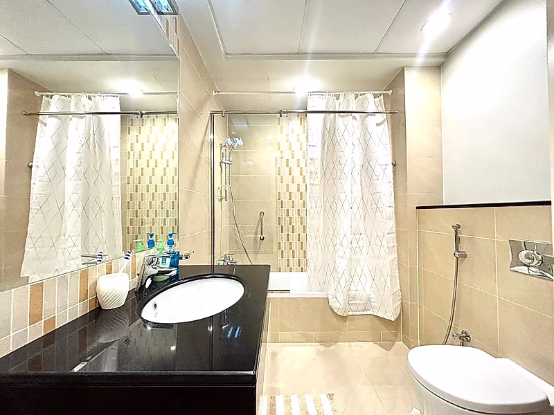 ELEGANT 3 BEDROOM APARTMENT | SPACIOUS LAYOUT | LUSAIL MARINA - Photo 16