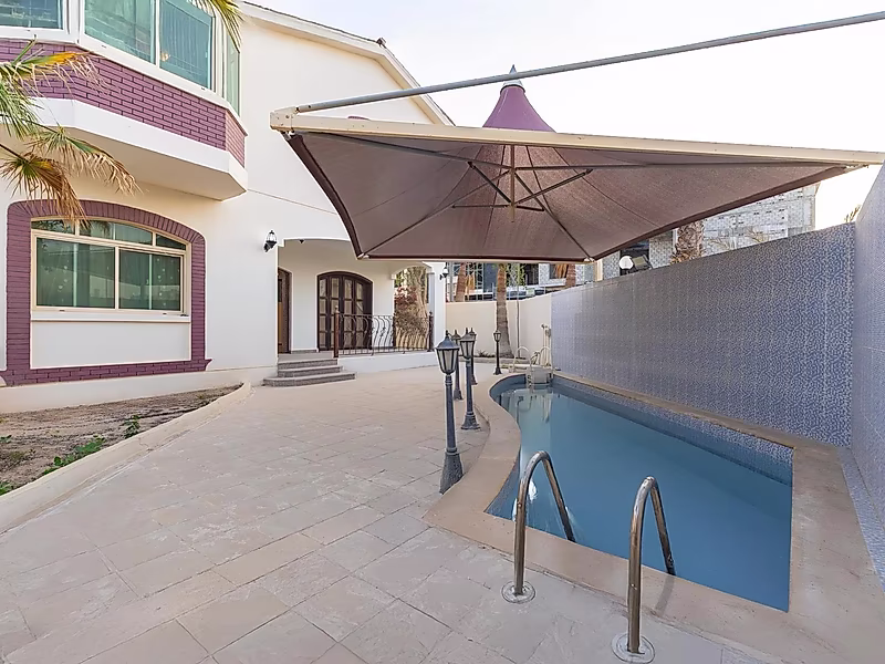 Prime 5-Bedroom Villa with Private Pool in Al Nuaija - Photo 5