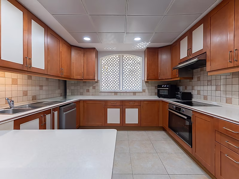 LUXURY 3 BEDROOM + MAID WITH STUNNING VIEW | PORTO ARABIA - Photo 6