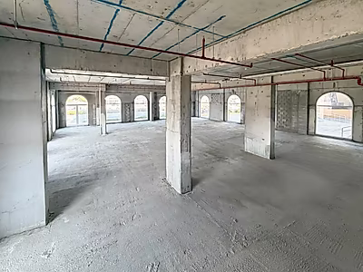 مساحة تجارية للإيجار بسقف مرتفع وتصميم دوبلكس | فوكس هيلز