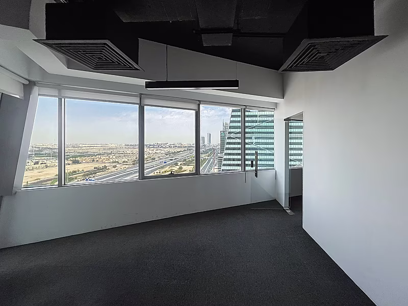 250 SQM Semi-Fitted Office | Prime Tower in Lusail Marina - Photo 4