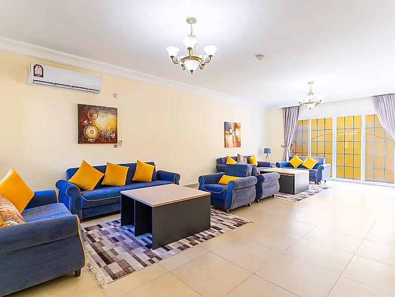 4BR + MAID VILLA IN FAMILY FRIENDLY COMPOUND - Photo 2