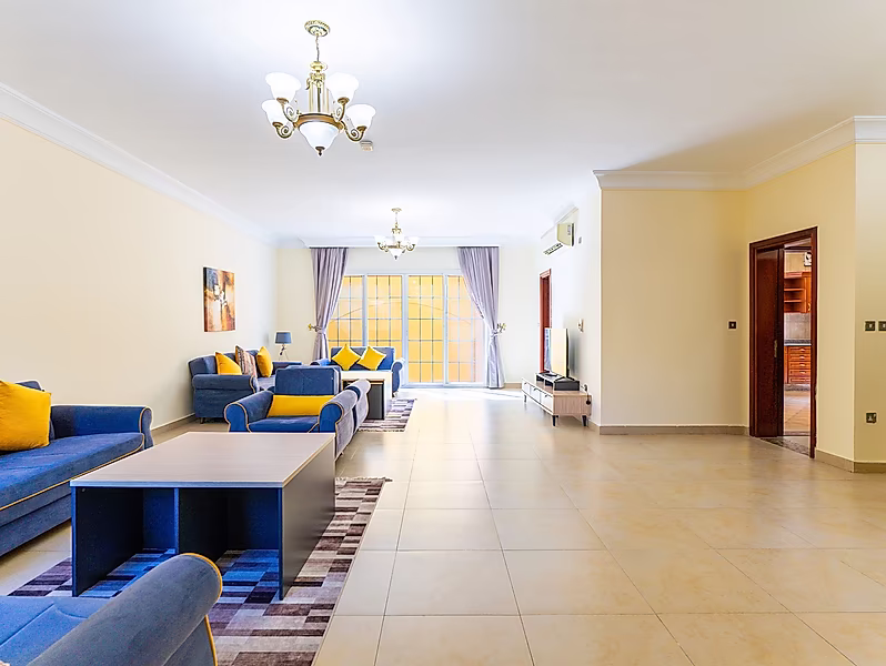 4BR + MAID VILLA IN FAMILY FRIENDLY COMPOUND - Photo 3