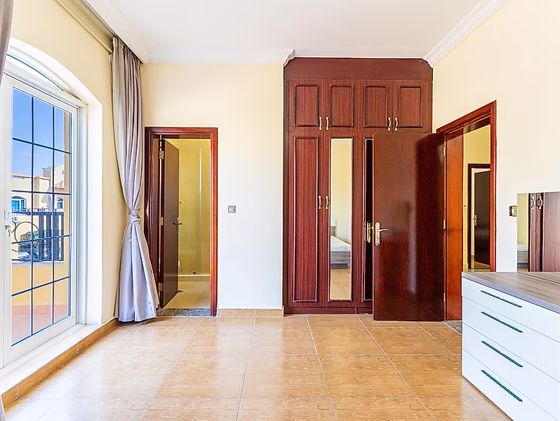 4BR + MAID VILLA IN FAMILY FRIENDLY COMPOUND - Photo 14