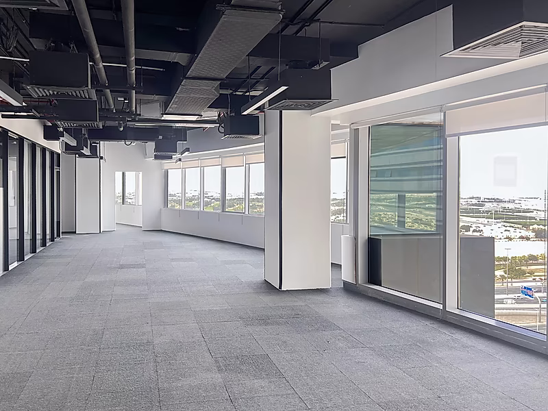 250 SQM Semi-Fitted Office | Prime Tower in Lusail Marina - Photo 1