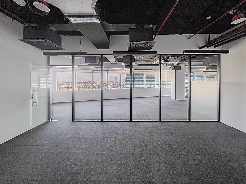 250 SQM Semi-Fitted Office | Prime Tower in Lusail Marina - Photo 8