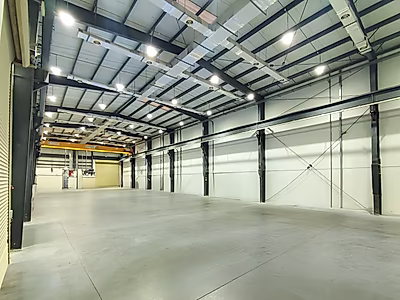 Air Conditioned Workshop | Overhead Crane | Office