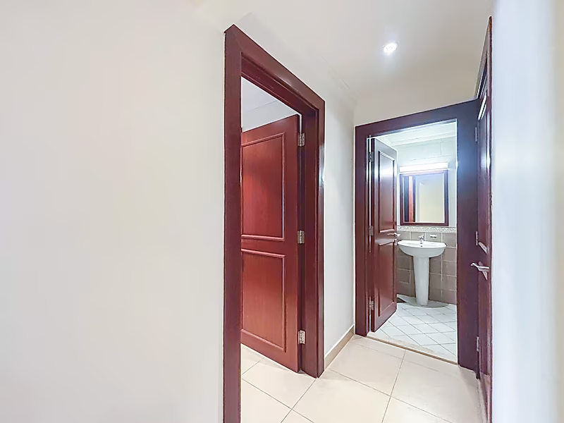 غرفة وصالة مودرن | مساحة كبيرة | مفروشة بالكامل | The Pearl-Qatar - Photo 9
