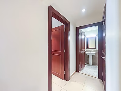 غرفة وصالة مودرن | مساحة كبيرة | مفروشة بالكامل | The Pearl-Qatar