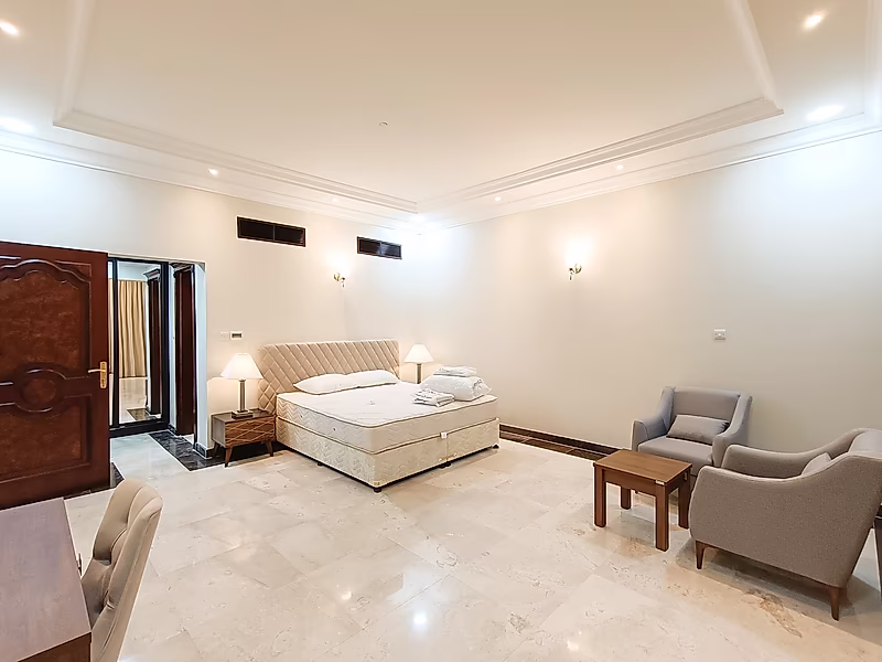 5 Bedrooms+Maid Fully Furnished Villa | West Bay Lagoon. - Photo 13