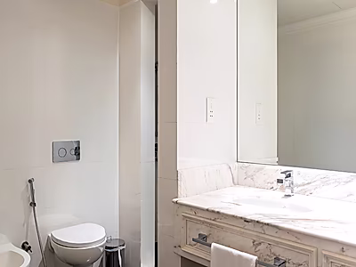 Modern 1-Bedroom Furnished Apartment in West Bay | All Inclusive | Brand New