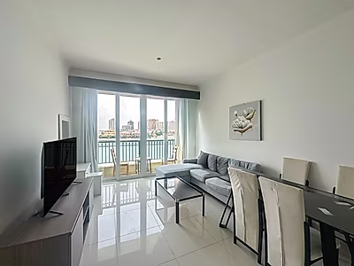 BILLS IN! ELEGANT STUDIO WITH WATERFRONT VIEWS
