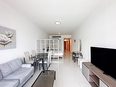 BILLS IN! ELEGANT STUDIO WITH WATERFRONT VIEWS