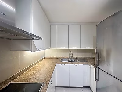 BILLS IN! ELEGANT STUDIO WITH WATERFRONT VIEWS