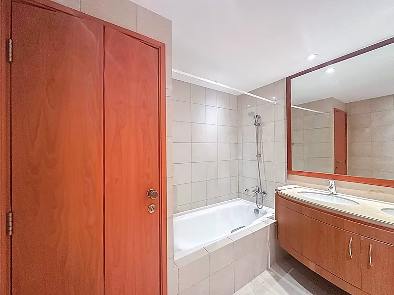 BILLS IN! ELEGANT STUDIO WITH WATERFRONT VIEWS - Photo 8