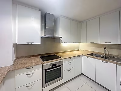 BILLS IN! ELEGANT STUDIO WITH WATERFRONT VIEWS