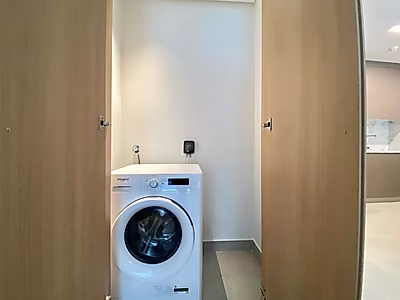 شقة متطورة بغرفة نوم واحدة بتصميم أنيق