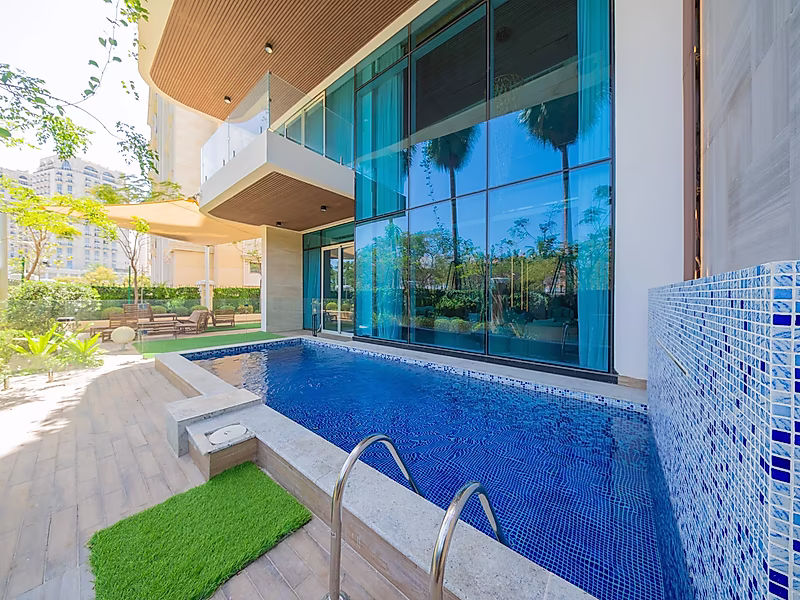 Stunning Duplex | Modern Luxury Awaits | 4+maid - Photo 1