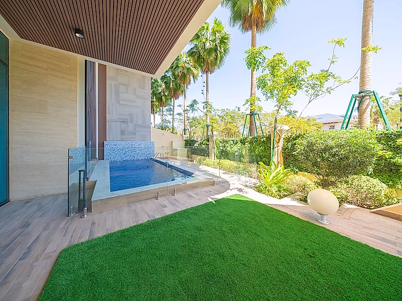 Stunning Duplex | Modern Luxury Awaits | 4+maid - Photo 4
