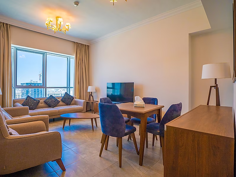 HOT DEAL! BILLS IN COZY 2-BR FURNISHED | MARINA - Photo 1