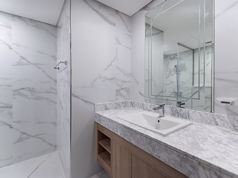 Stunning 2+ Bedroom Retreat - Photo 2