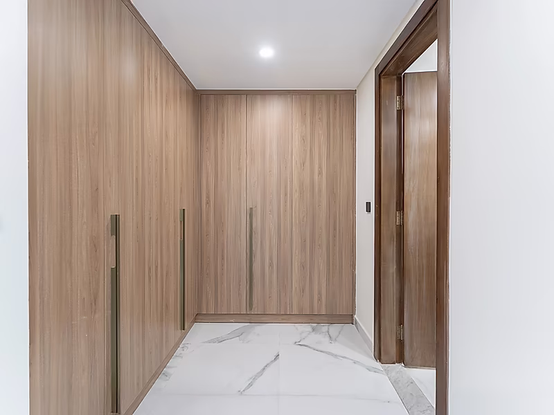 Stunning 2+ Bedroom Retreat - Photo 3