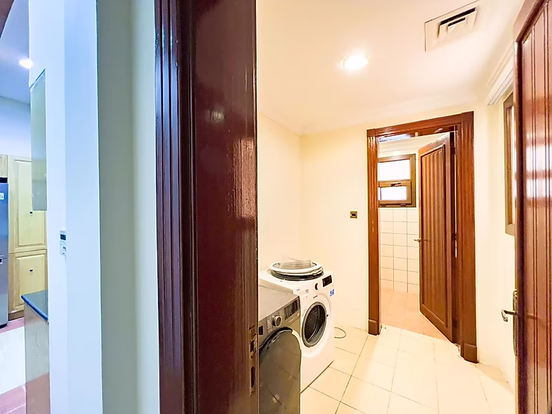 SPACIOUS 5BR VILLA | PRIME WEST BAY LAGOON - Photo 24