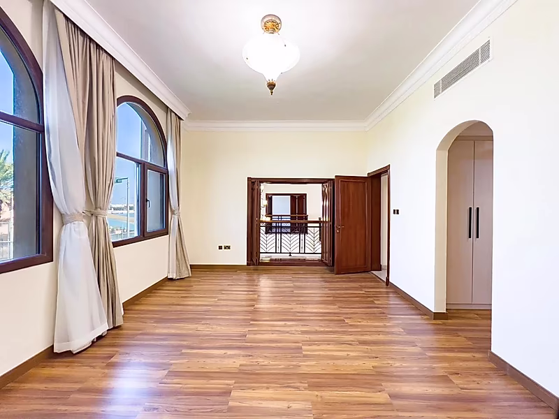 SPACIOUS 5BR VILLA | PRIME WEST BAY LAGOON - Photo 27