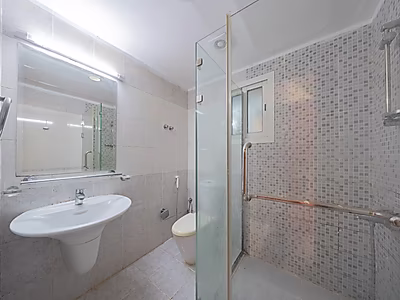 SPACIOUS 5BR APARTMENT FOR RENT | OLD AIRPORT